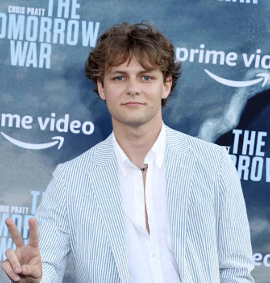 How tall is Ty Simpkins?